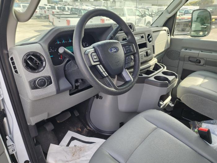2025 Ford E-450-15