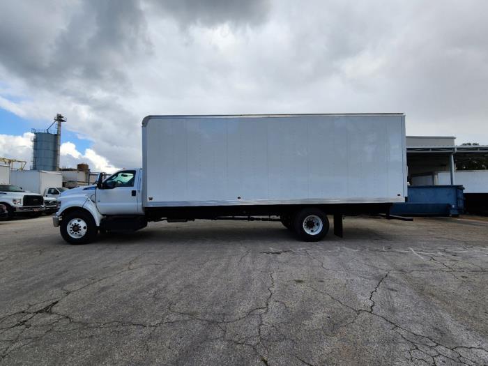 2025 Ford F-750-2