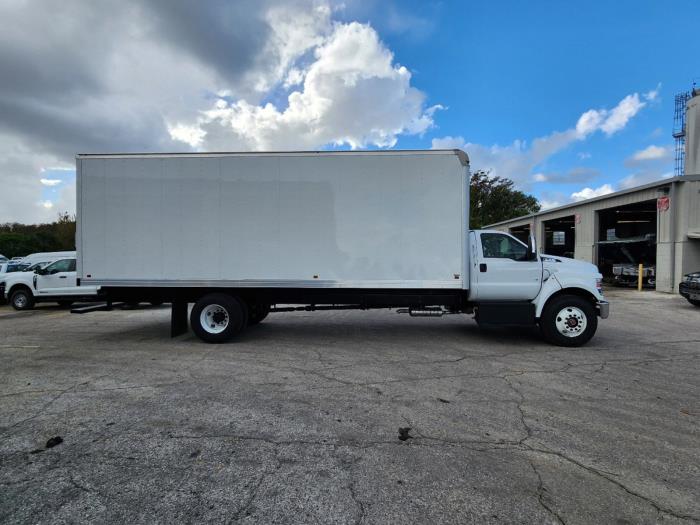 2025 Ford F-750-6