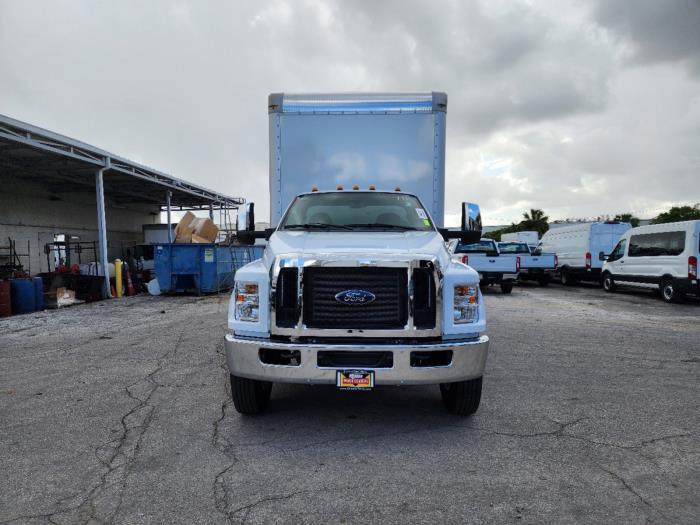 2025 Ford F-750-8