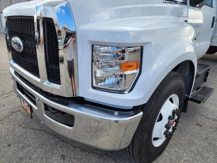 2025 Ford F-750-10