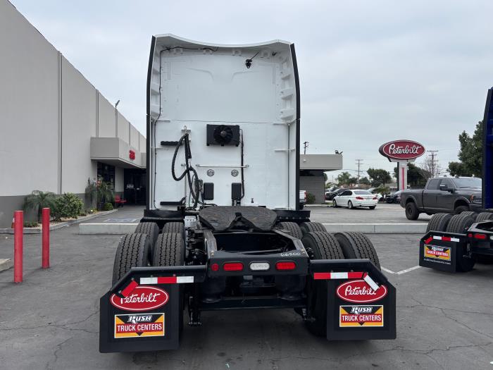 2022 Peterbilt 579-8