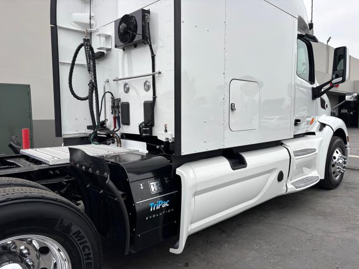 2022 Peterbilt 579-7