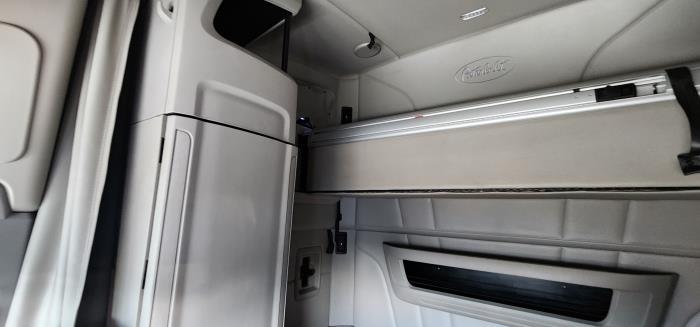 2020 Peterbilt 579-11