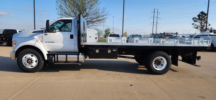 2025 Ford F-750-2