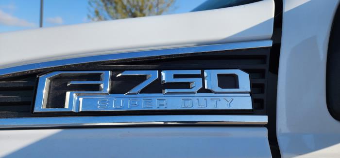 2025 Ford F-750-8
