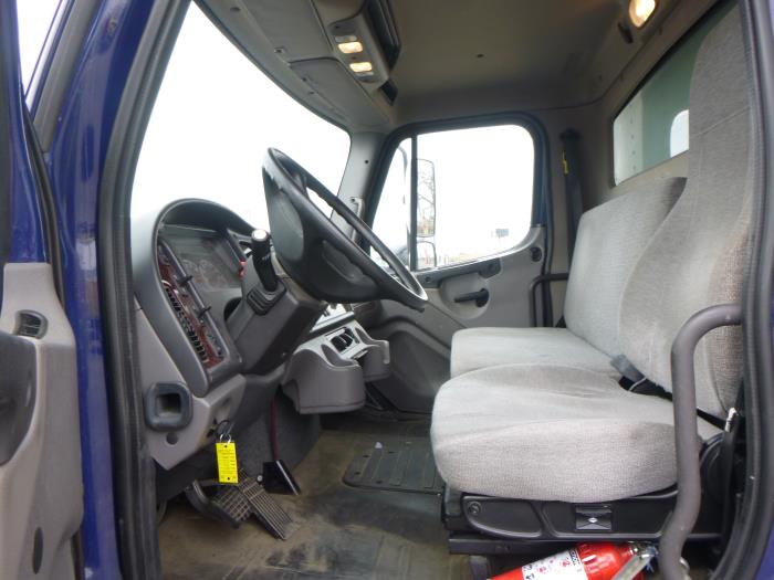 2017 Freightliner Business Class M2 106-17