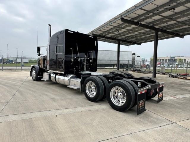 2022 Peterbilt 389-3