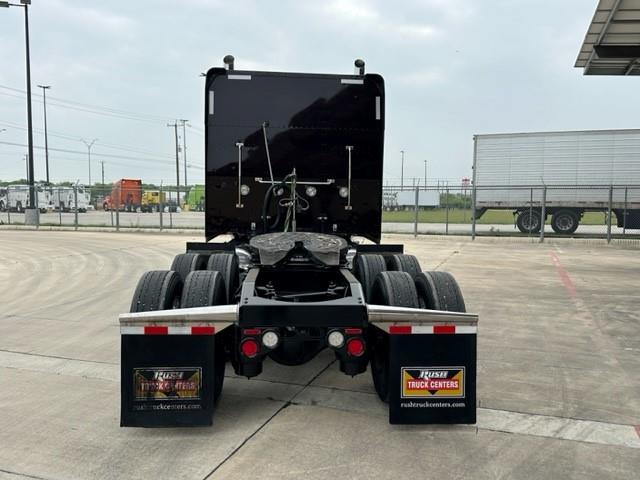 2022 Peterbilt 389-4