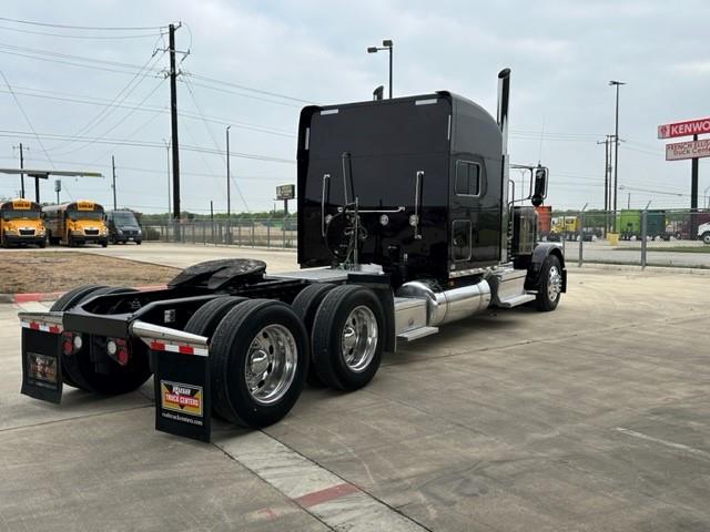 2022 Peterbilt 389-5