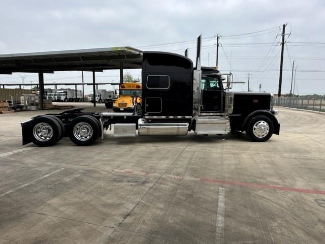 2022 Peterbilt 389-6
