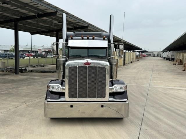 2022 Peterbilt 389-8