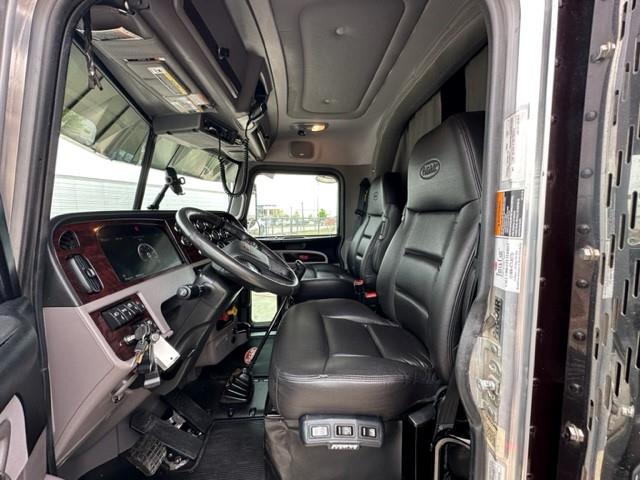 2022 Peterbilt 389-11