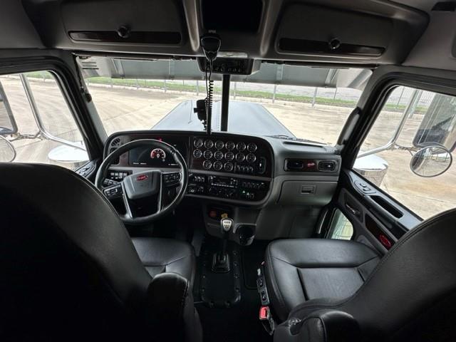 2022 Peterbilt 389-14