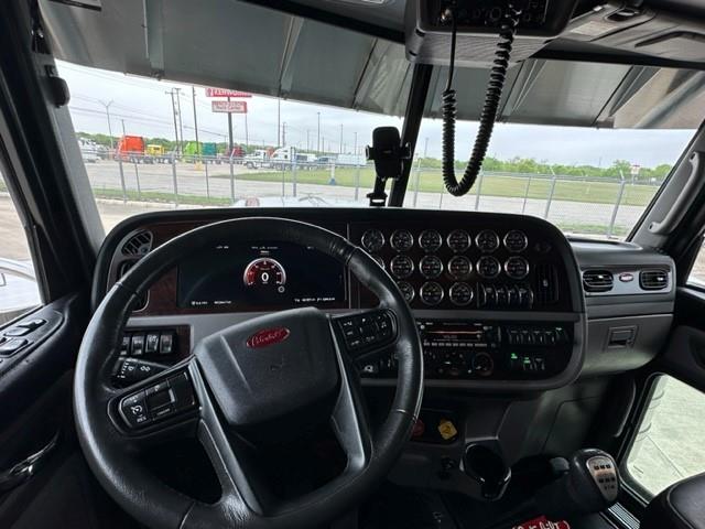 2022 Peterbilt 389-15