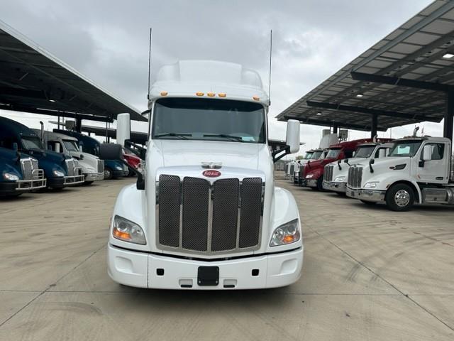 2022 Peterbilt 579-8