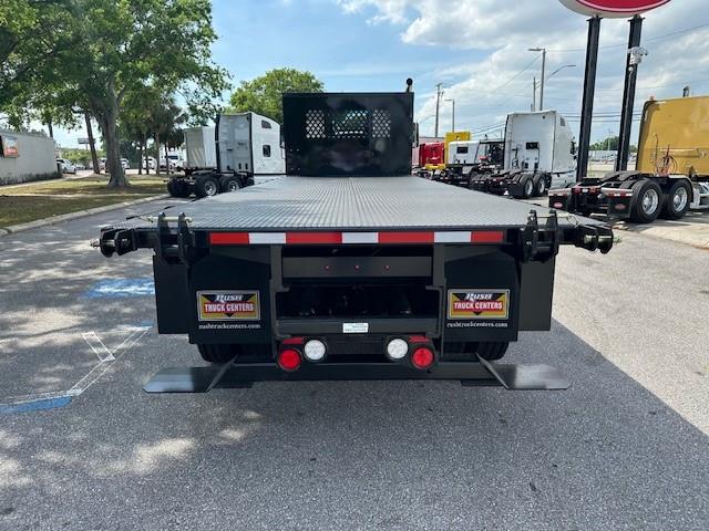 2025 Peterbilt 567-4