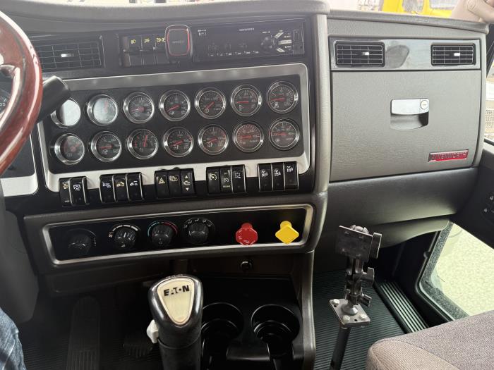 2015 Kenworth T800-6