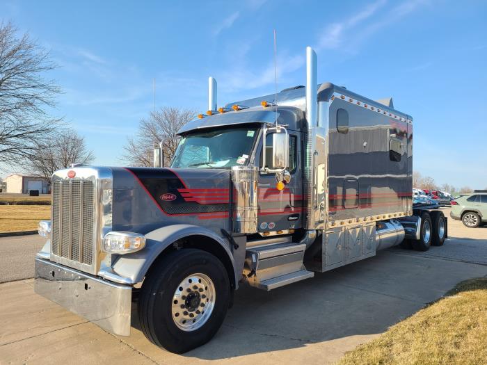 2025 Peterbilt 589-1
