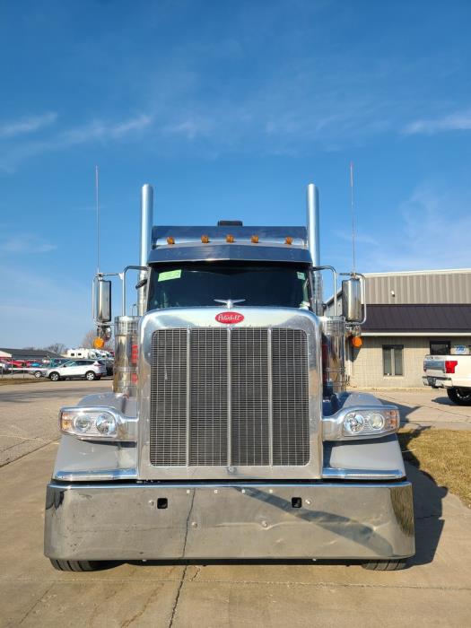 2025 Peterbilt 589-3