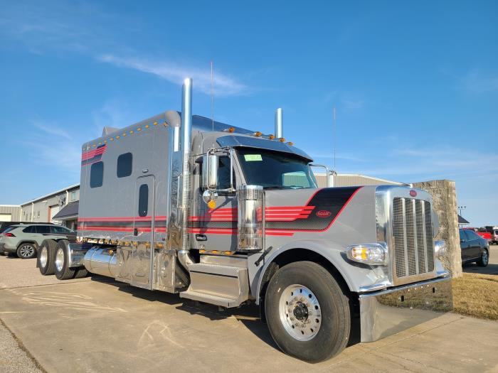 2025 Peterbilt 589-4