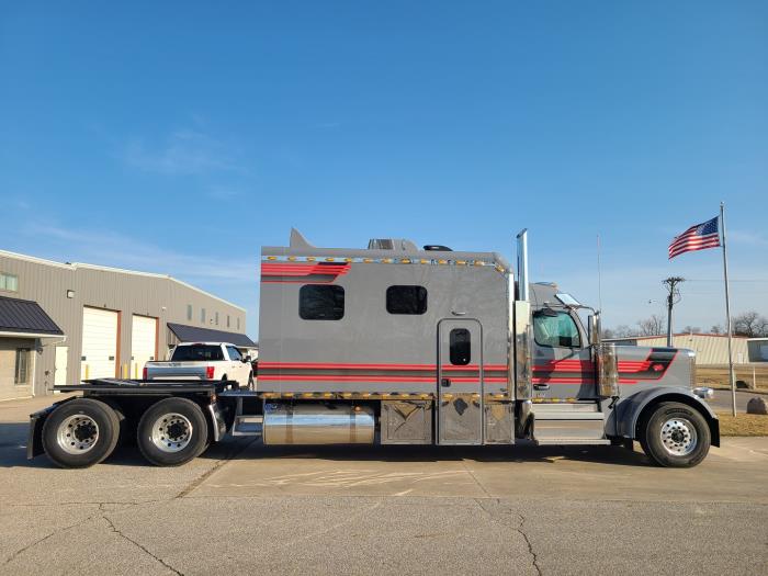 2025 Peterbilt 589-5