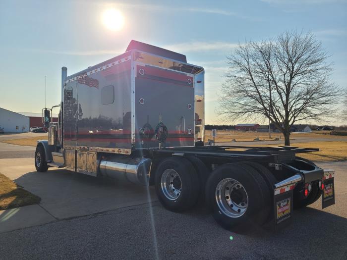 2025 Peterbilt 589-7
