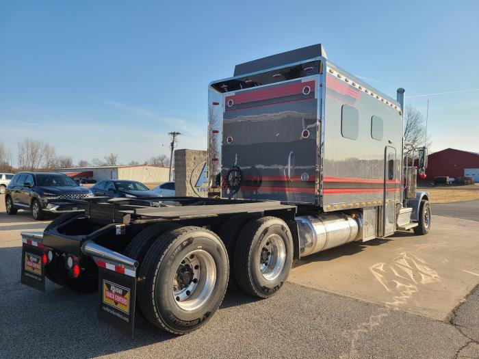 2025 Peterbilt 589-8