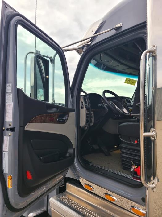 2025 Peterbilt 589-9