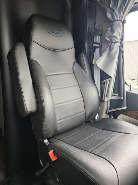 2025 Peterbilt 589-12