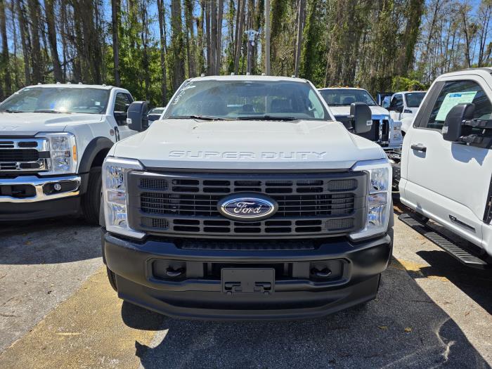 2025 Ford F-550-2