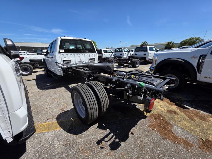 2025 Ford F-550-9