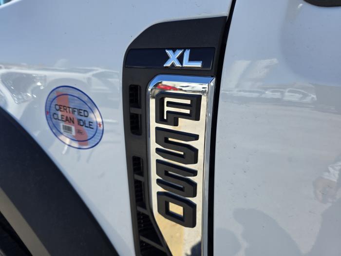 2025 Ford F-550-11