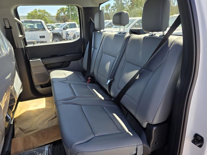2025 Ford F-550-21