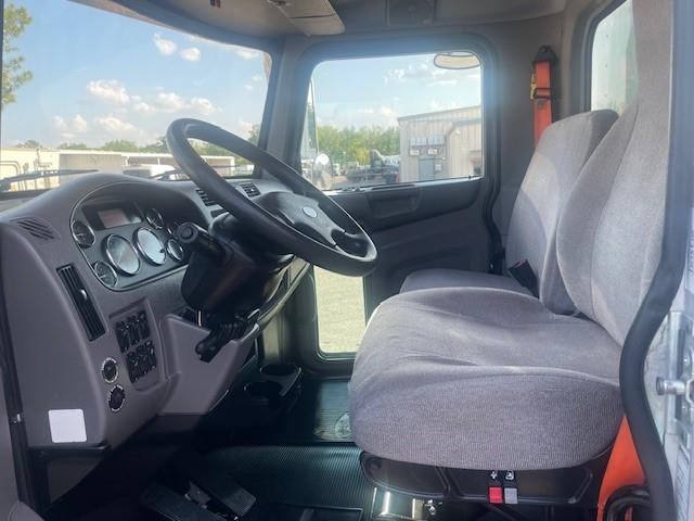 2020 Peterbilt 337-17