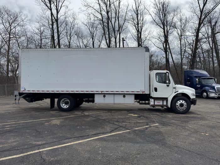 2019 Freightliner Business Class M2 106-2