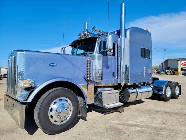 2023 Peterbilt 389-3