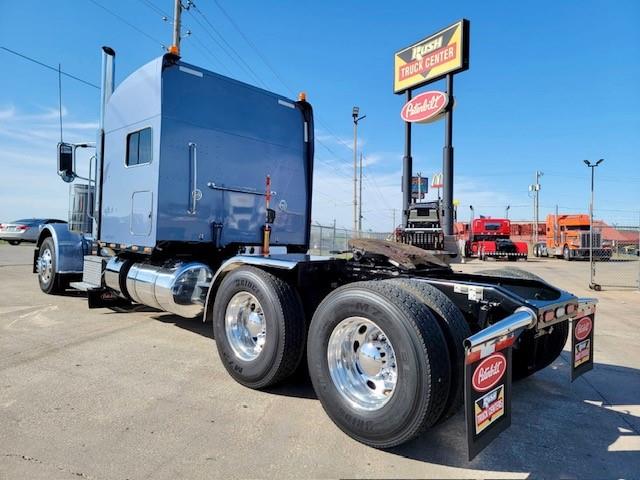 2023 Peterbilt 389-5