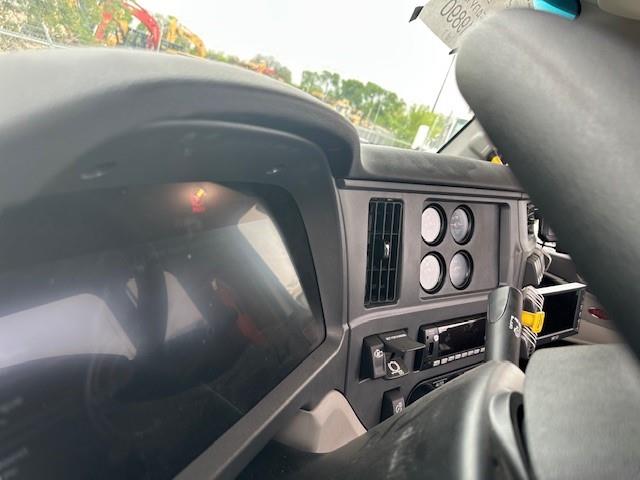 2025 Peterbilt 567-26