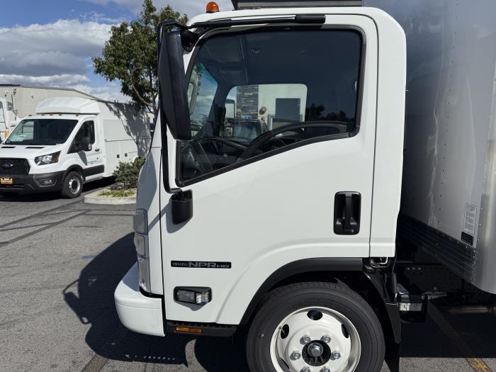2025 Isuzu NPR-HD-15