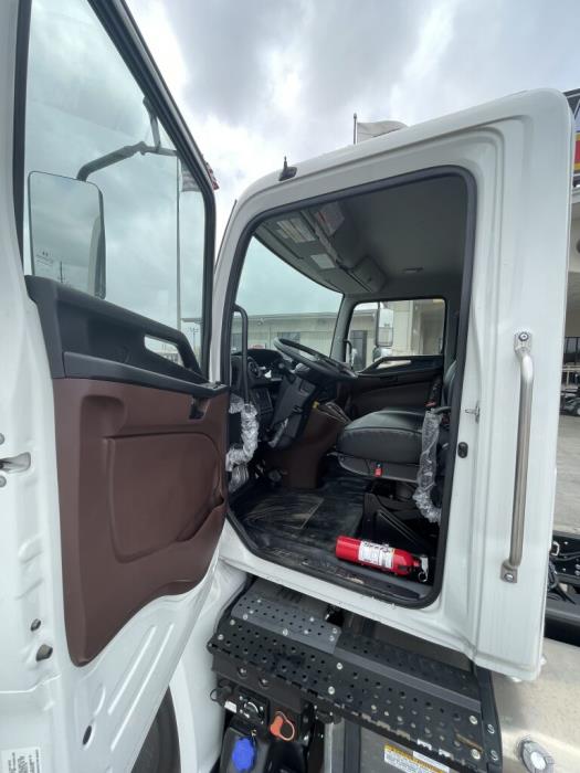 2025 Hino XL8-10