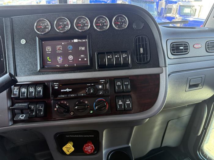 2023 Peterbilt 389-5