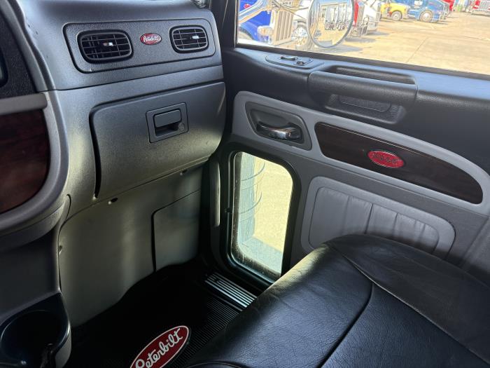 2023 Peterbilt 389-6