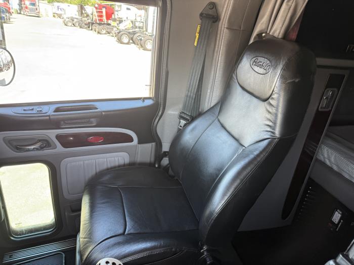2023 Peterbilt 389-7