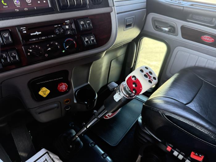 2023 Peterbilt 389-8