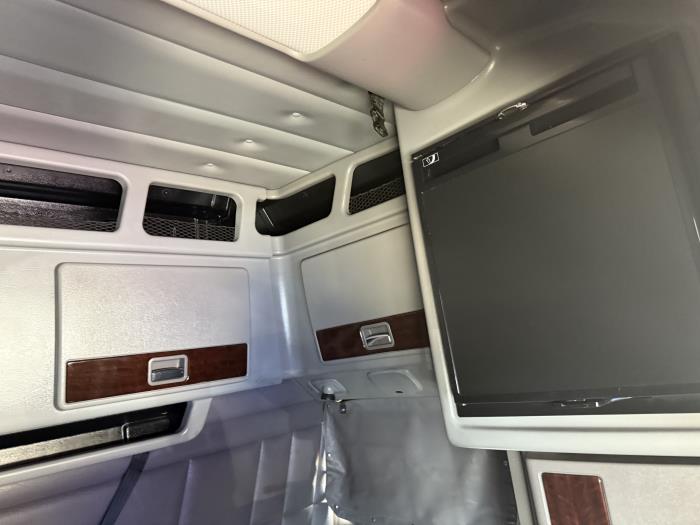 2023 Peterbilt 389-3