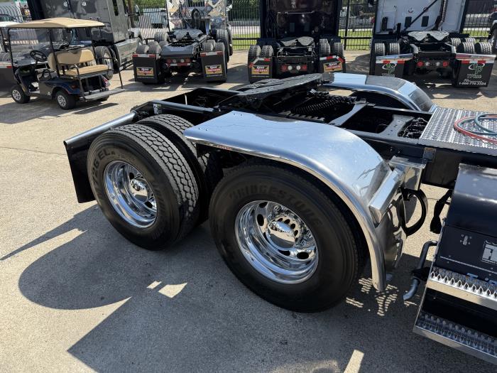 2023 Peterbilt 389-35