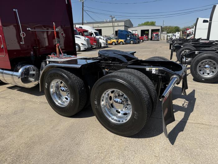 2023 Peterbilt 389-38