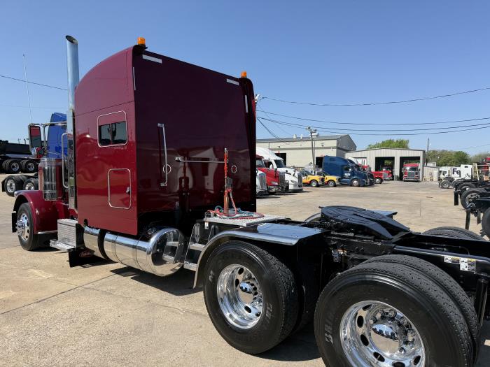2023 Peterbilt 389-39