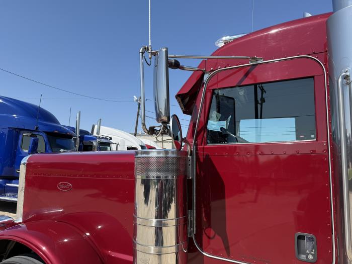 2023 Peterbilt 389-41